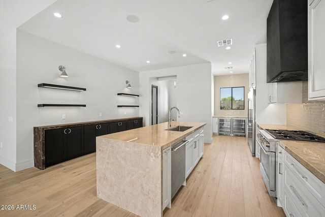 3210 E OREGON Avenue, Phoenix, AZ 85018