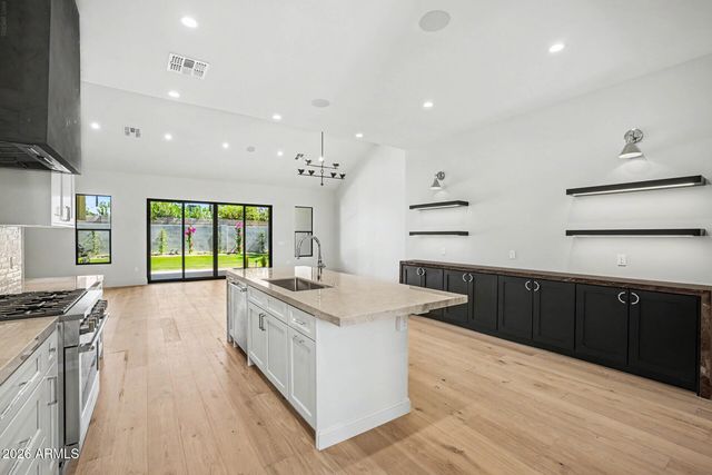 3210 E OREGON Avenue, Phoenix, AZ 85018