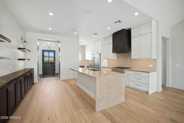 3210 E OREGON Avenue, Phoenix, AZ 85018