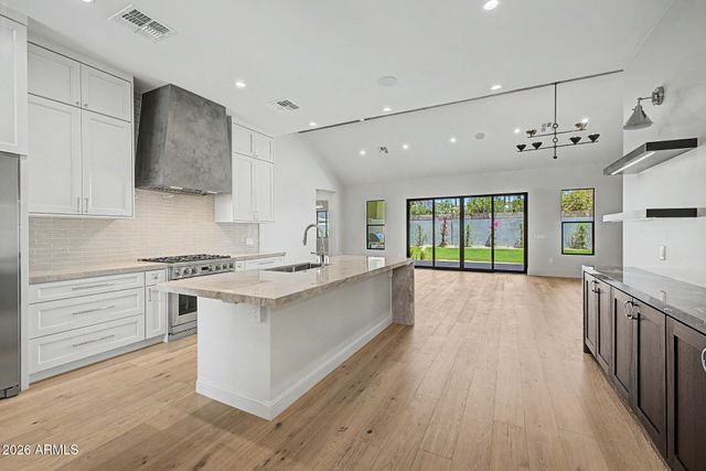 3210 E OREGON Avenue, Phoenix, AZ 85018
