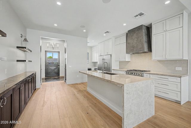 3210 E OREGON Avenue, Phoenix, AZ 85018