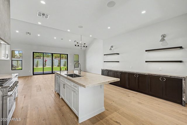 3210 E OREGON Avenue, Phoenix, AZ 85018
