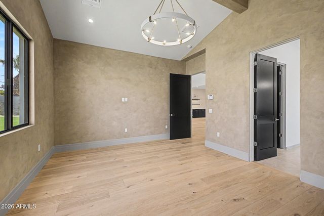 3210 E OREGON Avenue, Phoenix, AZ 85018