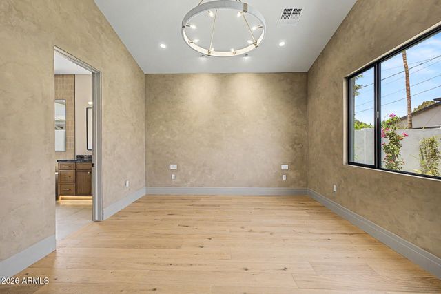 3210 E OREGON Avenue, Phoenix, AZ 85018