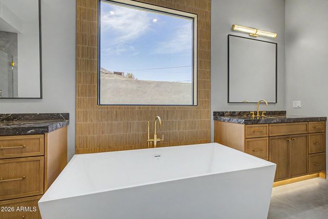 3210 E OREGON Avenue, Phoenix, AZ 85018