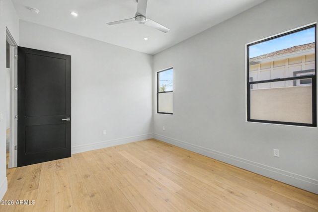 3210 E OREGON Avenue, Phoenix, AZ 85018
