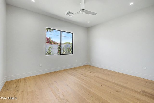 3210 E OREGON Avenue, Phoenix, AZ 85018