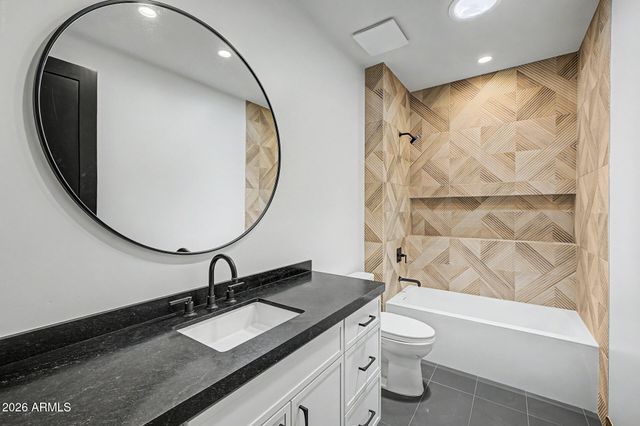 3210 E OREGON Avenue, Phoenix, AZ 85018