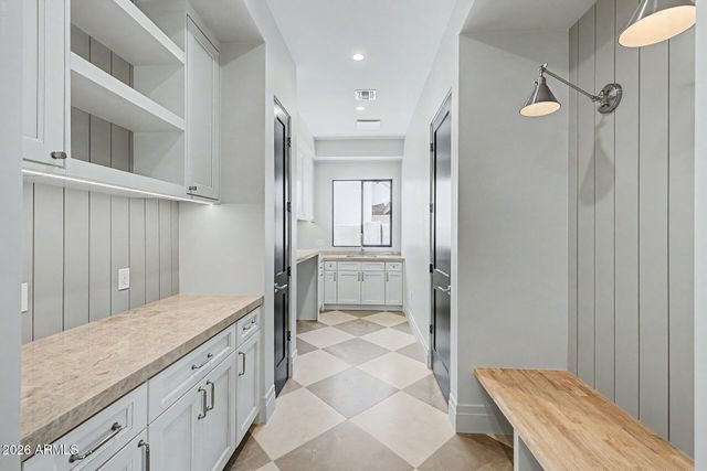3210 E OREGON Avenue, Phoenix, AZ 85018