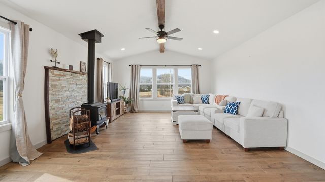 1081 Donahue Rd, Pulaski, TN 38478