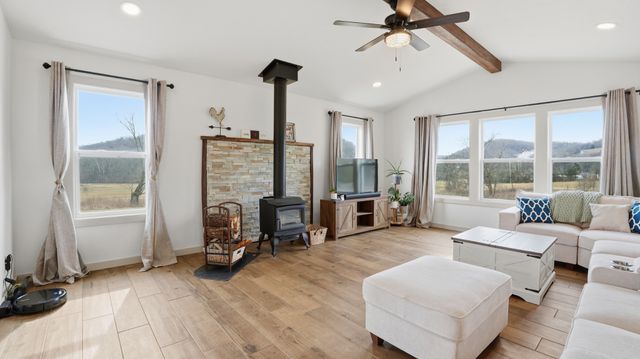 1081 Donahue Rd, Pulaski, TN 38478