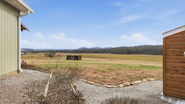 1081 Donahue Rd, Pulaski, TN 38478