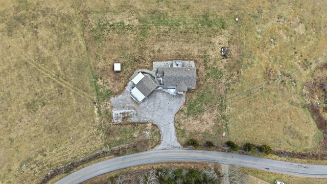 1081 Donahue Rd, Pulaski, TN 38478