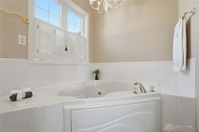 9963 Creek Landing Way, Washington Twp, OH 45458