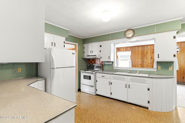 2400 Stanley Drive, Toms River, NJ 08753