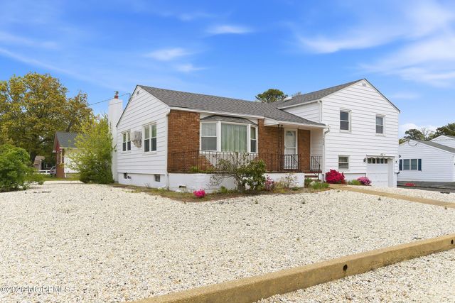 2400 Stanley Drive, Toms River, NJ 08753