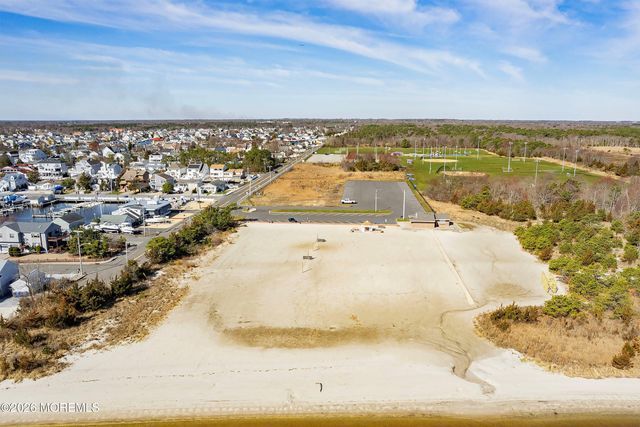 2400 Stanley Drive, Toms River, NJ 08753
