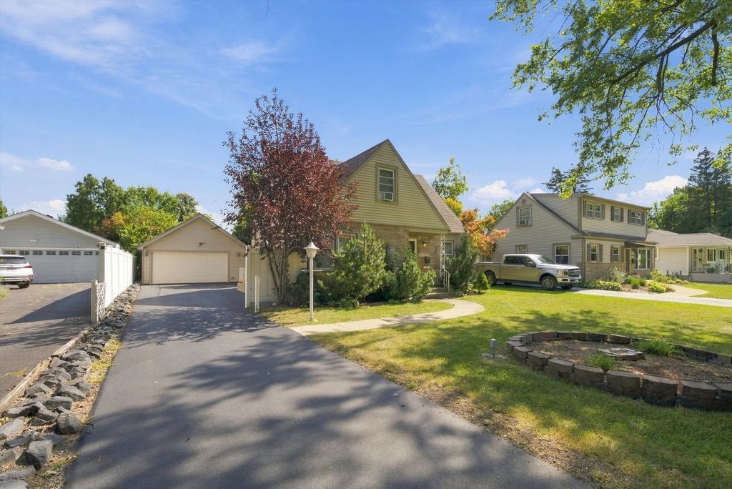 2115 Halsey Drive, Des Plaines, IL 60018 — photo 2