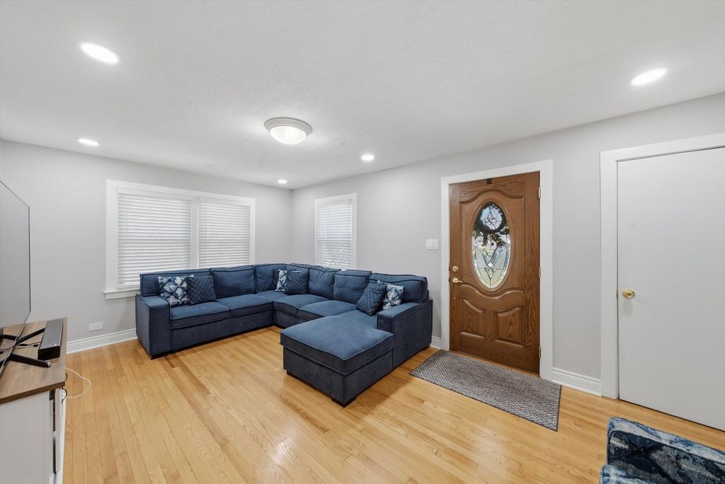 2115 Halsey Drive, Des Plaines, IL 60018 — photo 5