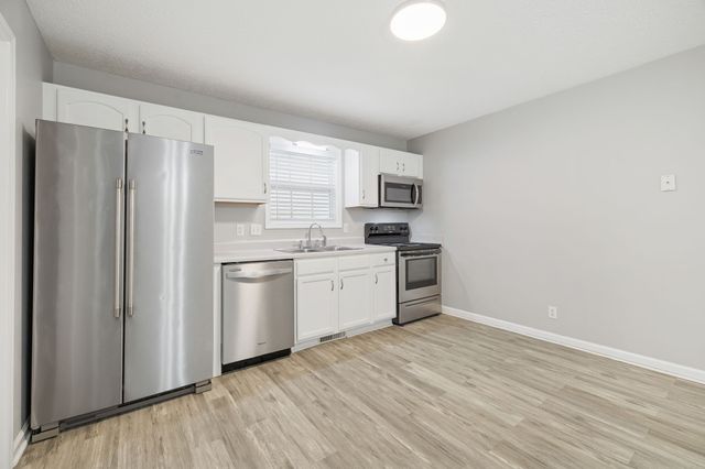 422 Glenn St, Clarksville, TN 37040