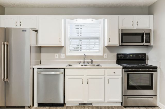 422 Glenn St, Clarksville, TN 37040