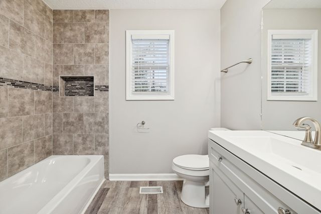 422 Glenn St, Clarksville, TN 37040