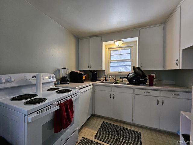 309 W Montezuma Avenue, Houghton, MI 49931