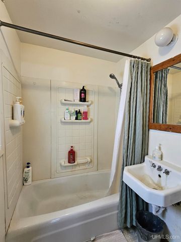 309 W Montezuma Avenue, Houghton, MI 49931