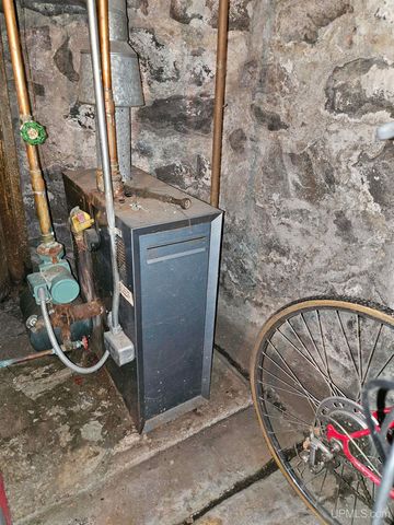 309 W Montezuma Avenue, Houghton, MI 49931