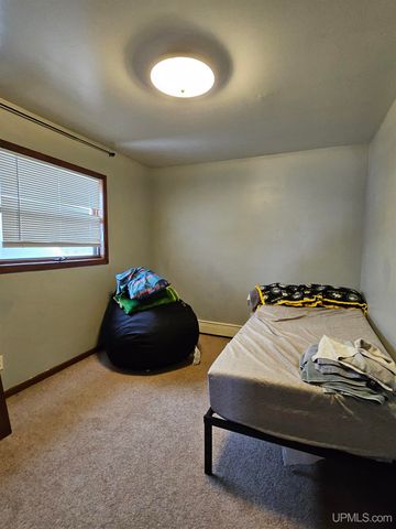 309 W Montezuma Avenue, Houghton, MI 49931