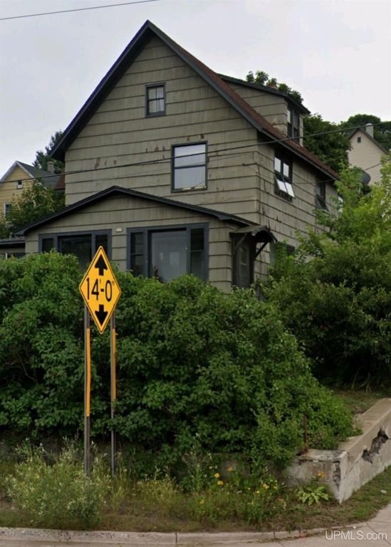 309 W Montezuma Avenue, Houghton, MI 49931