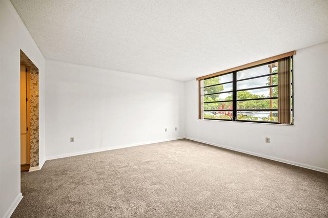 900 Colony Point Circle 121, Pembroke Pines, FL 33026