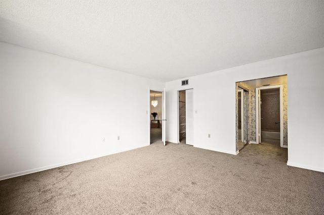 900 Colony Point Circle 121, Pembroke Pines, FL 33026