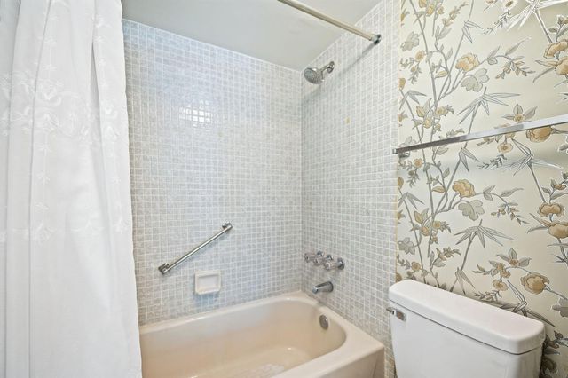 900 Colony Point Circle 121, Pembroke Pines, FL 33026