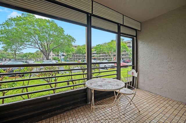 900 Colony Point Circle 121, Pembroke Pines, FL 33026