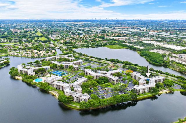 900 Colony Point Circle 121, Pembroke Pines, FL 33026