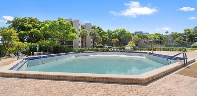 900 Colony Point Circle 121, Pembroke Pines, FL 33026