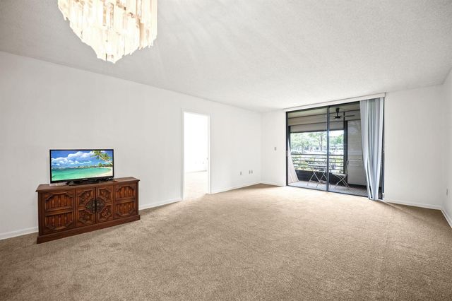 900 Colony Point Circle 121, Pembroke Pines, FL 33026