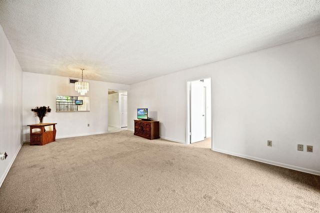 900 Colony Point Circle 121, Pembroke Pines, FL 33026
