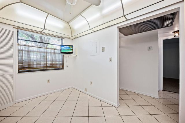 900 Colony Point Circle 121, Pembroke Pines, FL 33026