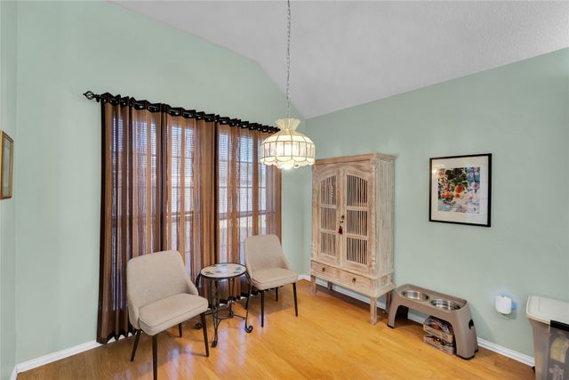 530 Queens Way, Grand Prairie, TX 75052