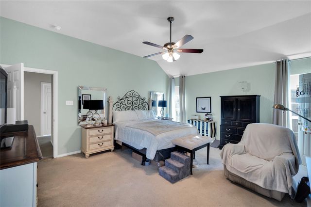 530 Queens Way, Grand Prairie, TX 75052