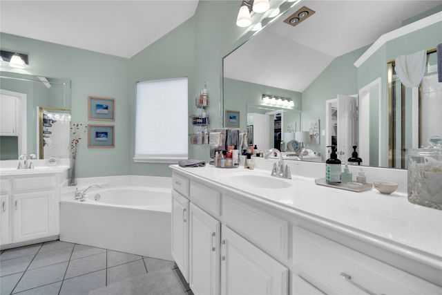 530 Queens Way, Grand Prairie, TX 75052