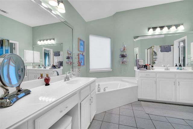 530 Queens Way, Grand Prairie, TX 75052