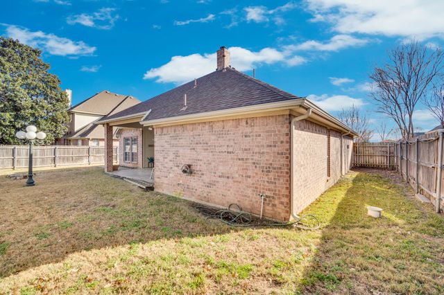 530 Queens Way, Grand Prairie, TX 75052