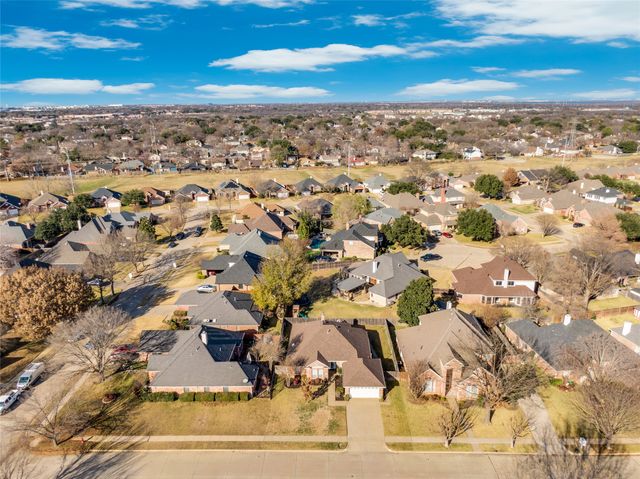 530 Queens Way, Grand Prairie, TX 75052