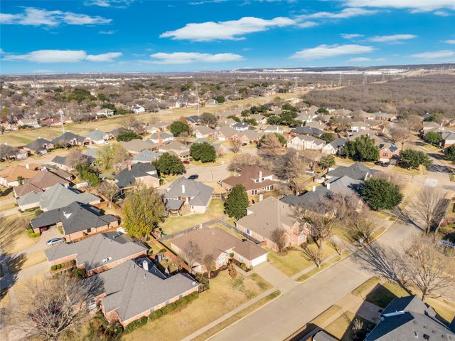 530 Queens Way, Grand Prairie, TX 75052