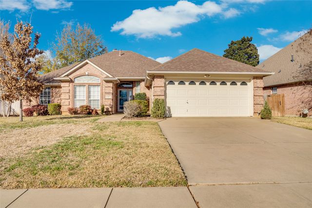 530 Queens Way, Grand Prairie, TX 75052