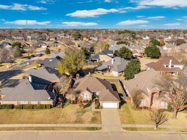 530 Queens Way, Grand Prairie, TX 75052