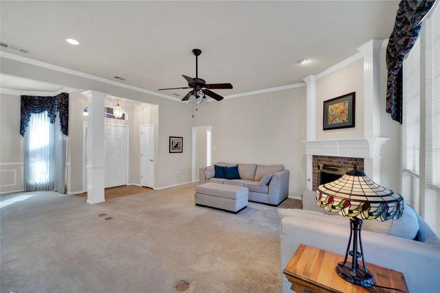 530 Queens Way, Grand Prairie, TX 75052